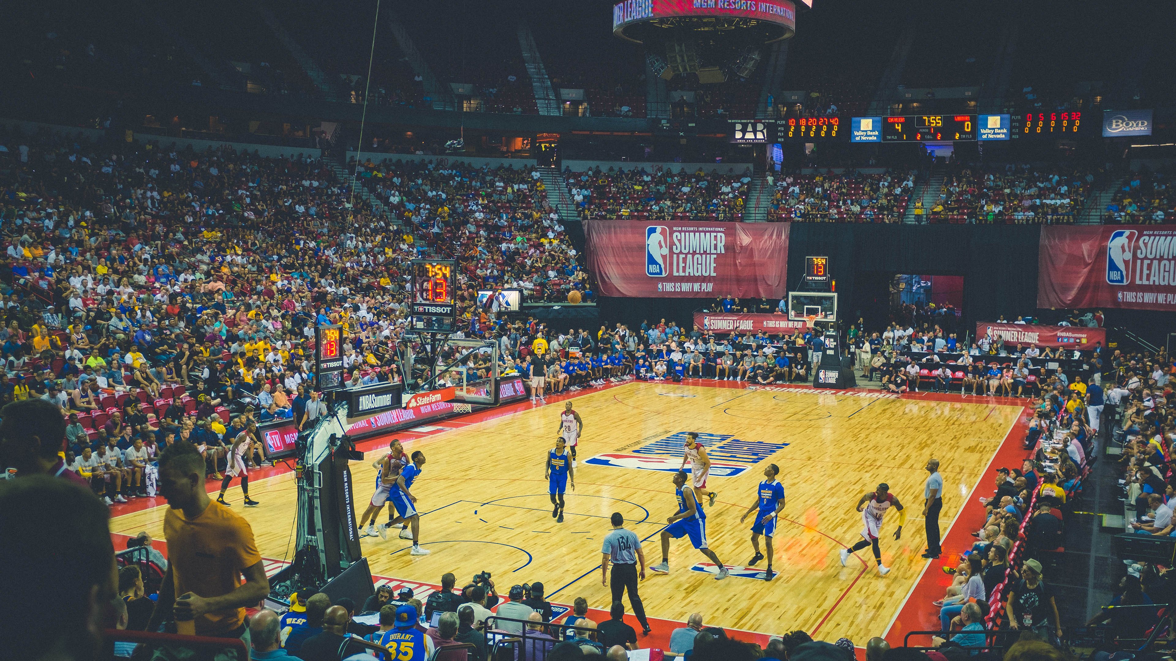 体育新闻中心第一手报道,体育新闻专题报道