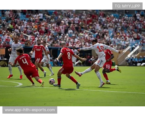 拜仁十人应对仍赢球,防线硬度拉满,拜仁出线